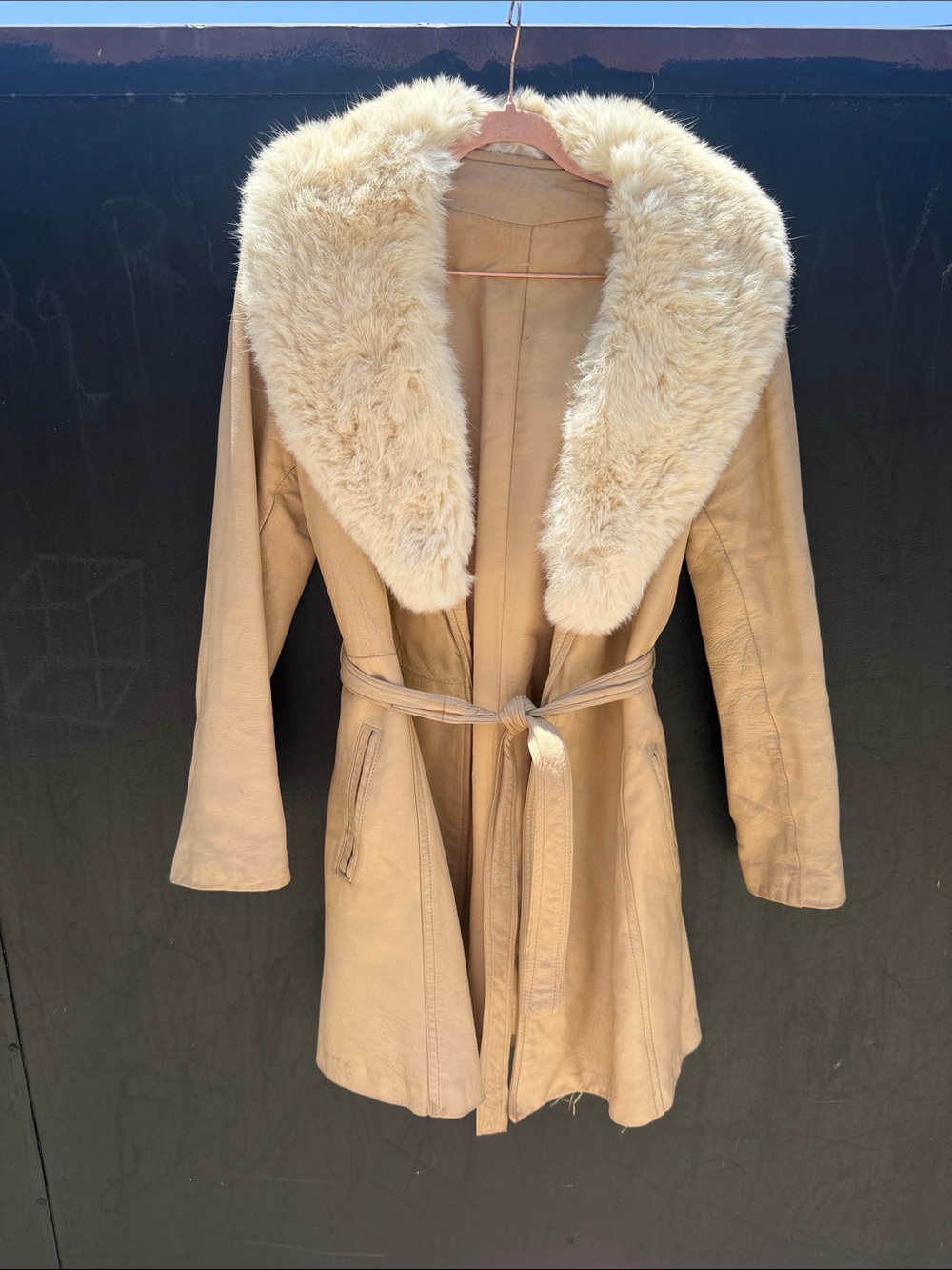 Vintage leather wrap coat with fur collar. Soft and heavy warm penny Lane 70’s
